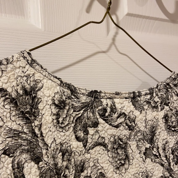 CDW White & Black Floral Stretchy Top Size M - Picture 8 of 10